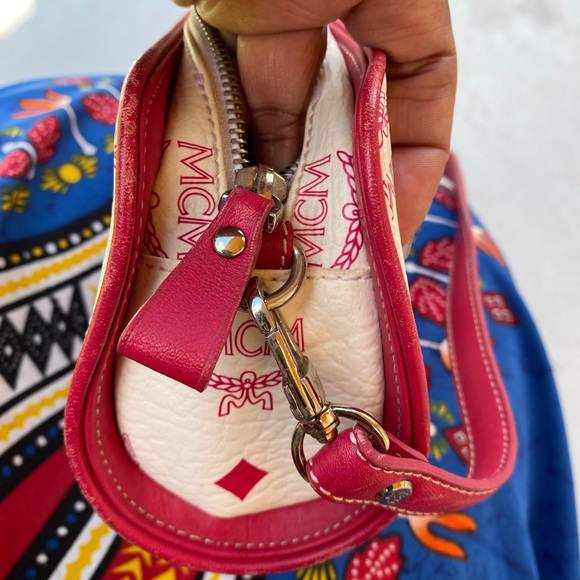 Authentic Mcm Fuchsia baguette bag - Picture 4 of 8